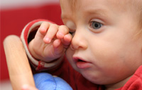 Badaj oczy u dziecka z zapaleniem stawów
